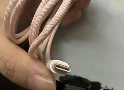 桂林苹果15维修店分享iPhone15USB-C数据线长啥样